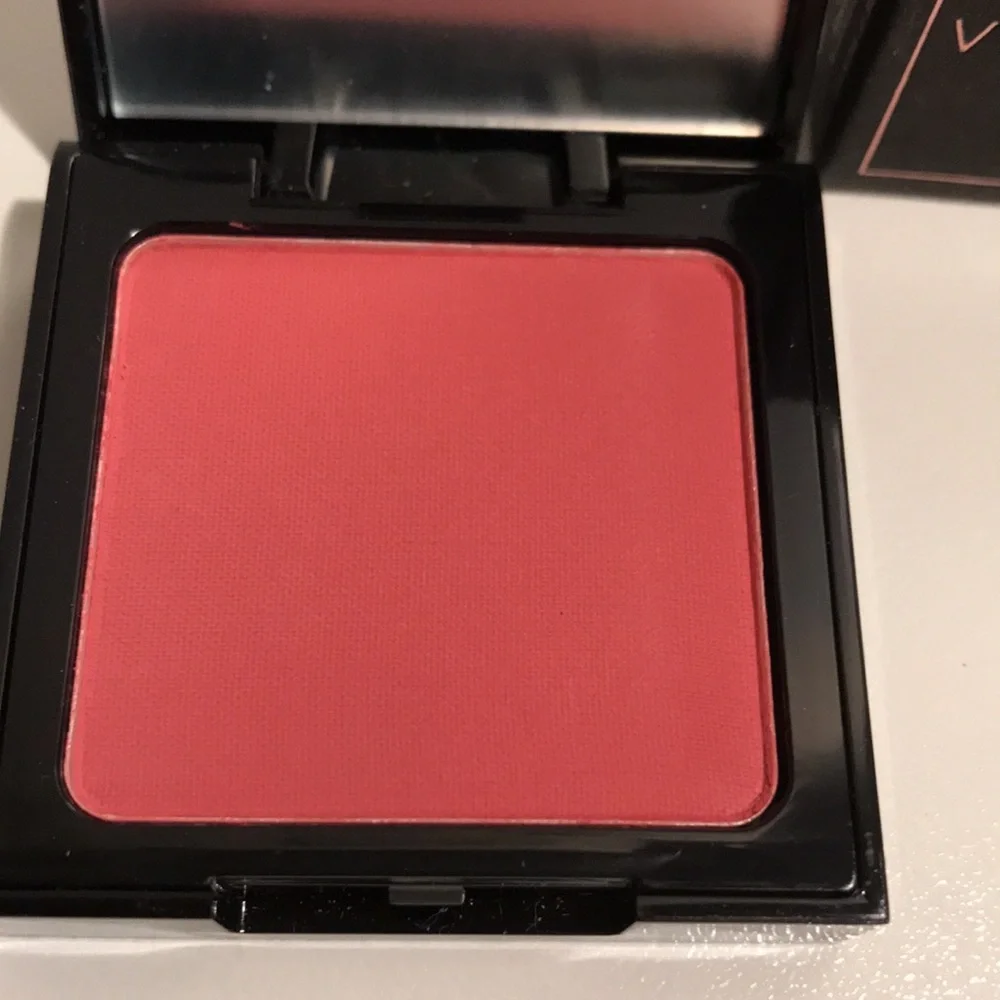 Violet Voss radiant Blush in make me blush NEW